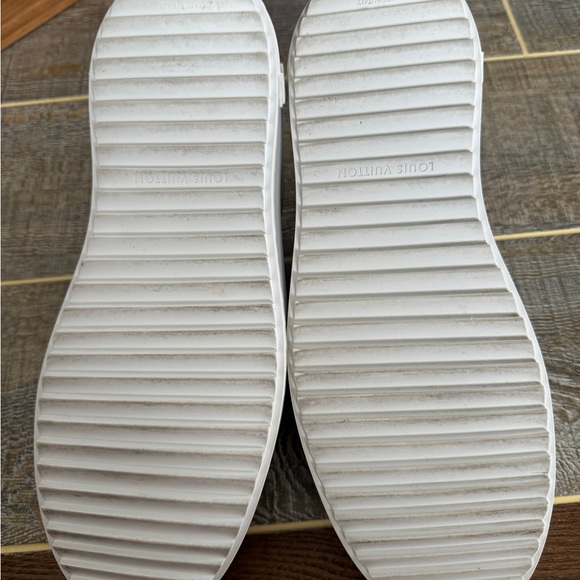 Louis Vuitton Time Out Embossed Monogram Low Top Sneaker - Picture 4 of 8